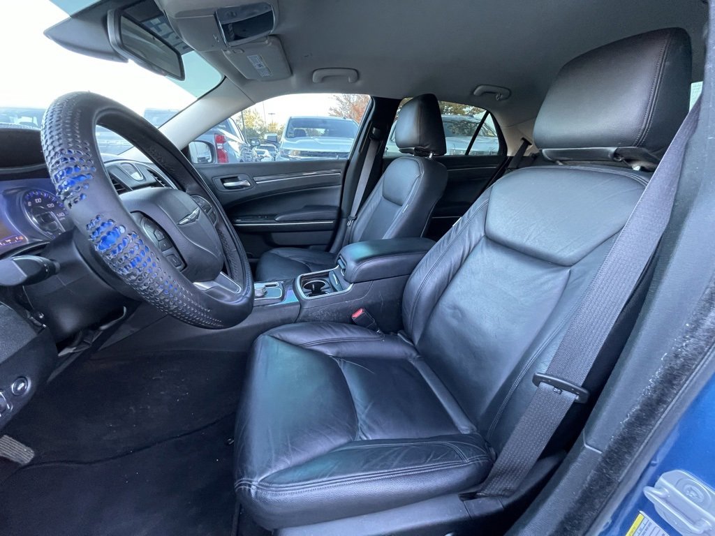 Used 2022 Chrysler 300 Touring w/ Sport Appearance Package image 25