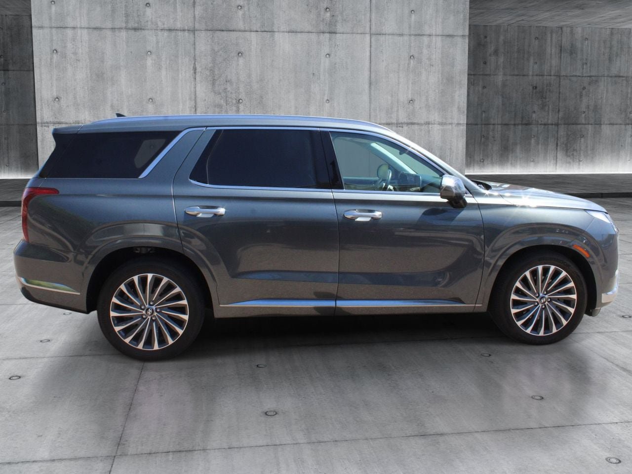 Used 2024 Hyundai Palisade Calligraphy AWD/4WD image 9