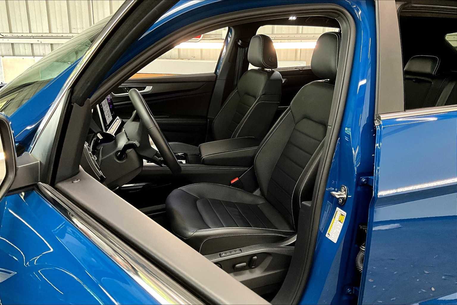 Used 2025 Volkswagen Atlas Cross Sport SEL image 28