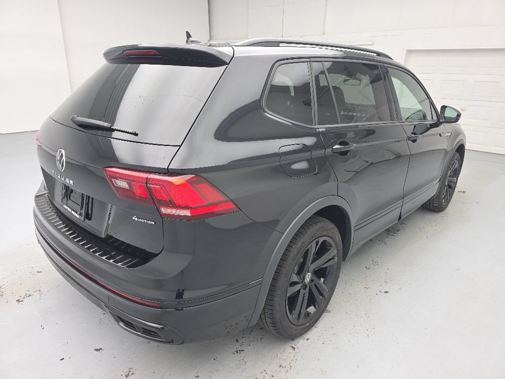 Used 2024 Volkswagen Tiguan SE R-Line AWD/4WD image 11