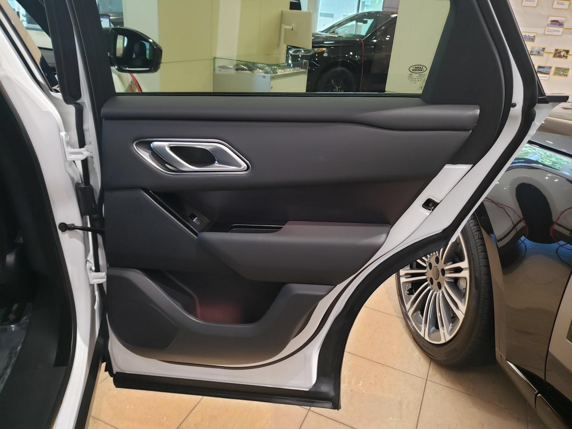 New 2026 Land Rover Range Rover Velar Dynamic SE AWD/4WD image 13