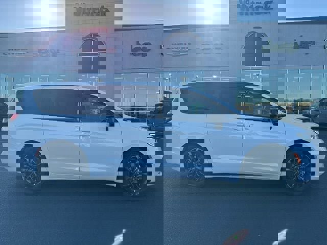 New 2026 Chrysler Pacifica Select image 9