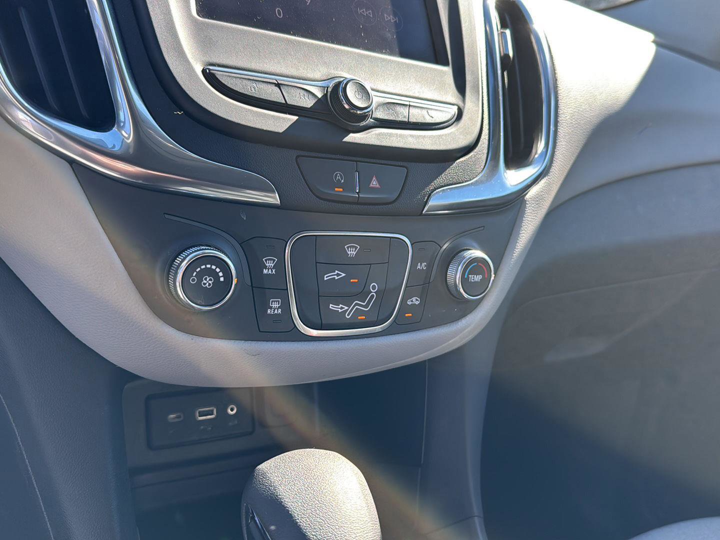 Used 2022 Chevrolet Equinox LT w/ LPO, Floor Liner Package image 21