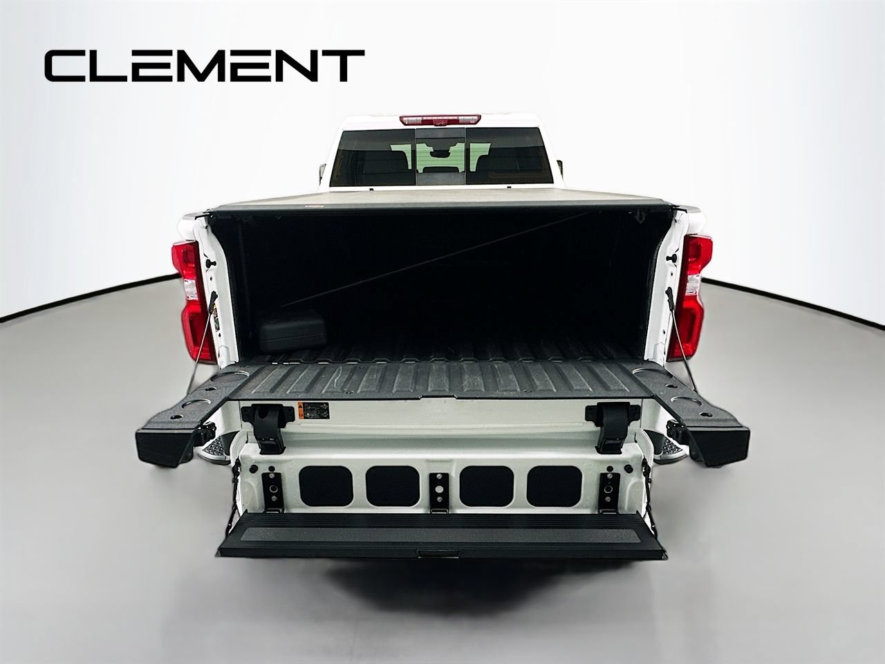 Used 2024 Chevrolet Silverado 2500 High Country w/ High Country Premium Package AWD/4WD image 11