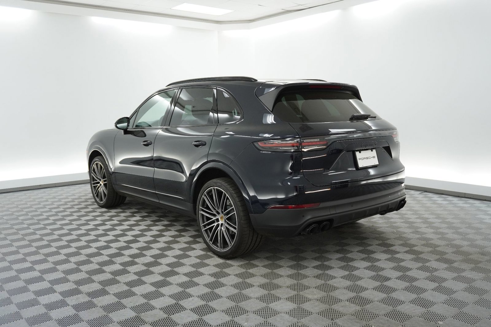 Certified 2023 Porsche Cayenne S image 3
