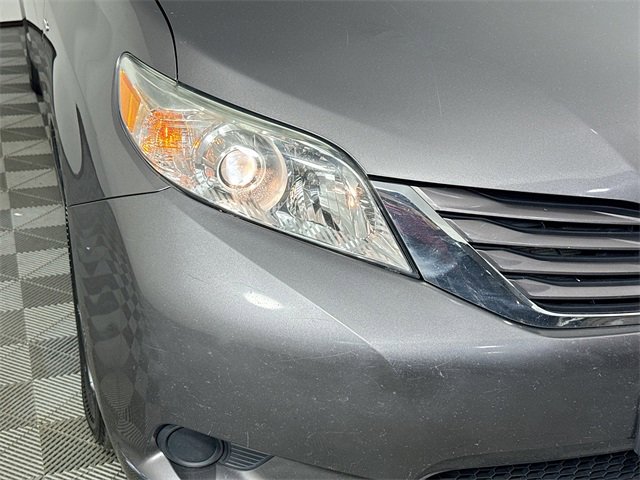 Used 2016 Toyota Sienna LE image 3