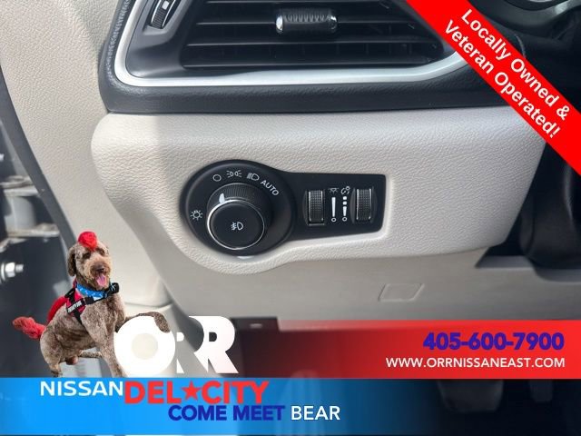 Used 2023 Chrysler Pacifica Touring-L image 17