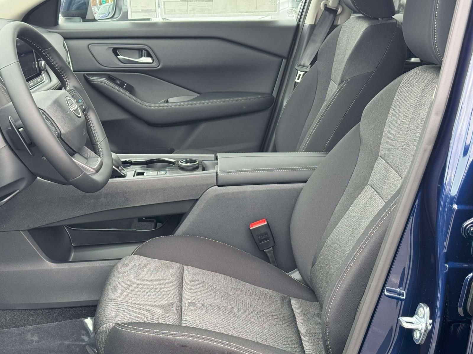 New 2026 Nissan Rogue SV AWD/4WD image 28