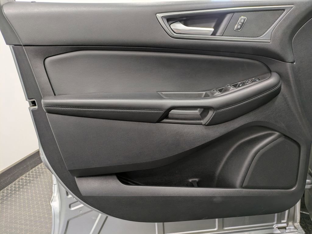Used 2022 Ford Edge SE w/ Black Appearance Package AWD/4WD image 8