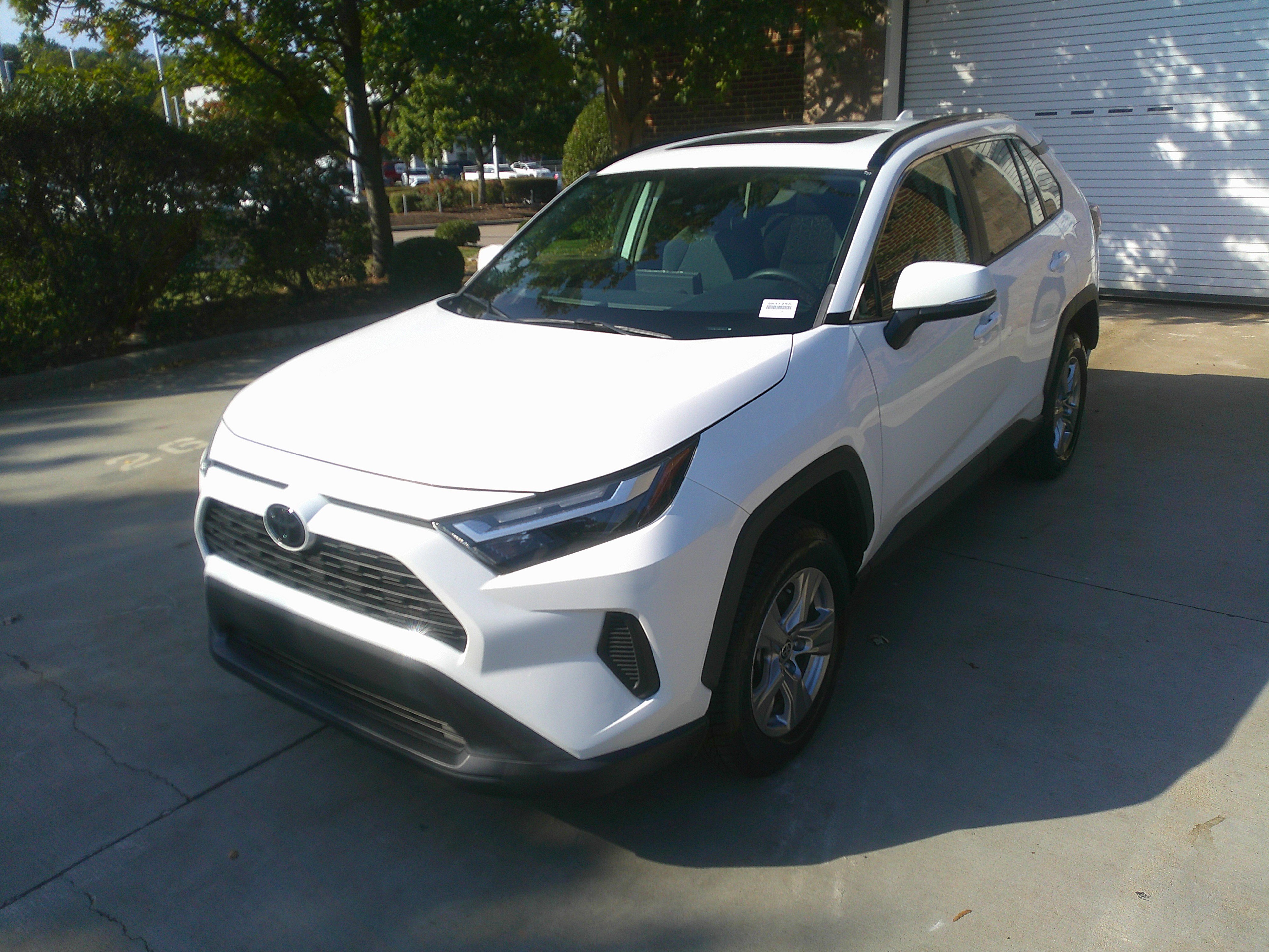 Used 2022 Toyota RAV4 XLE image 6