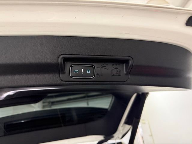 Used 2021 Ford Explorer XLT w/ Equipment Group 202A image 8