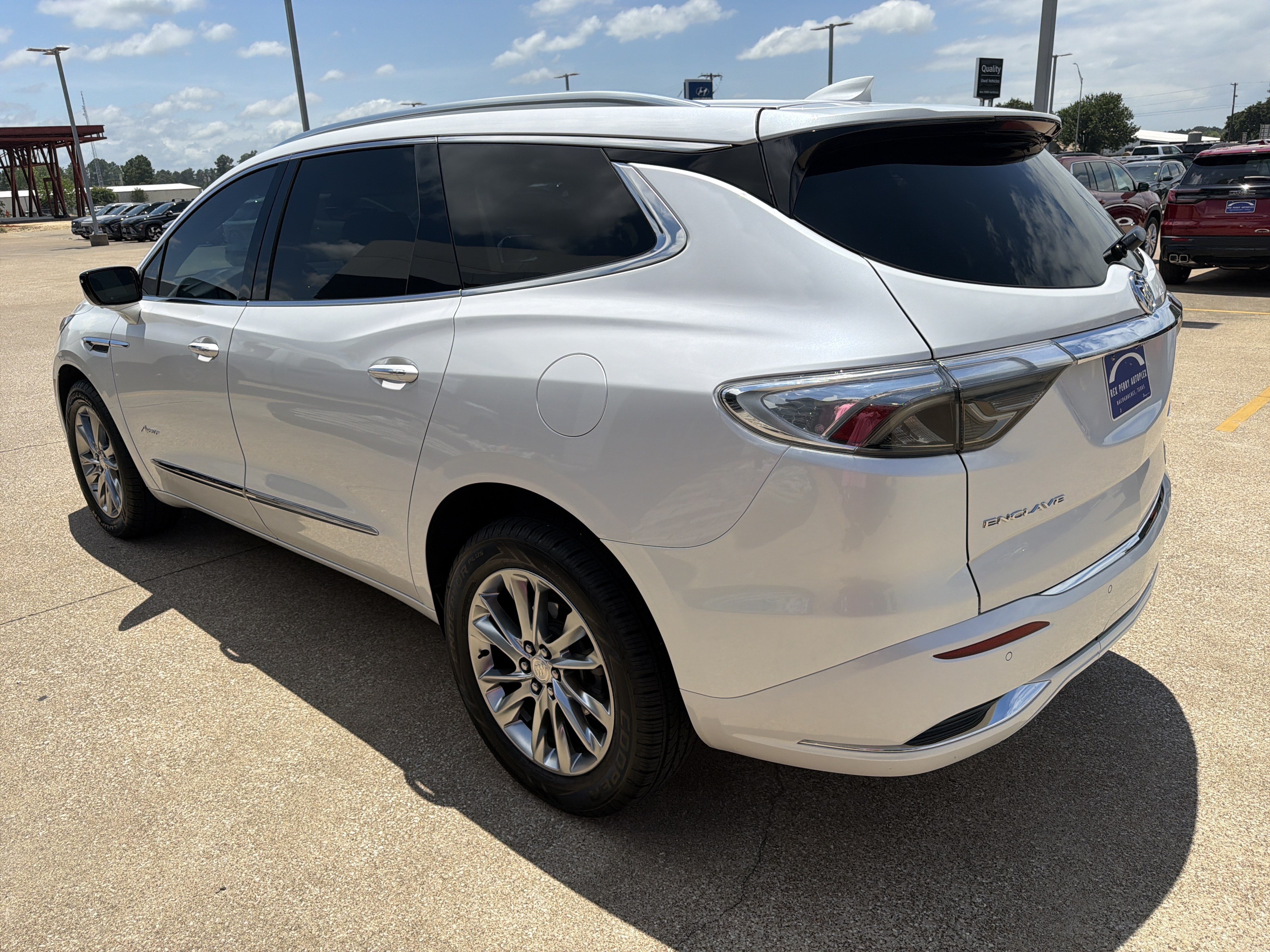 Used 2022 Buick Enclave Avenir FWD image 4