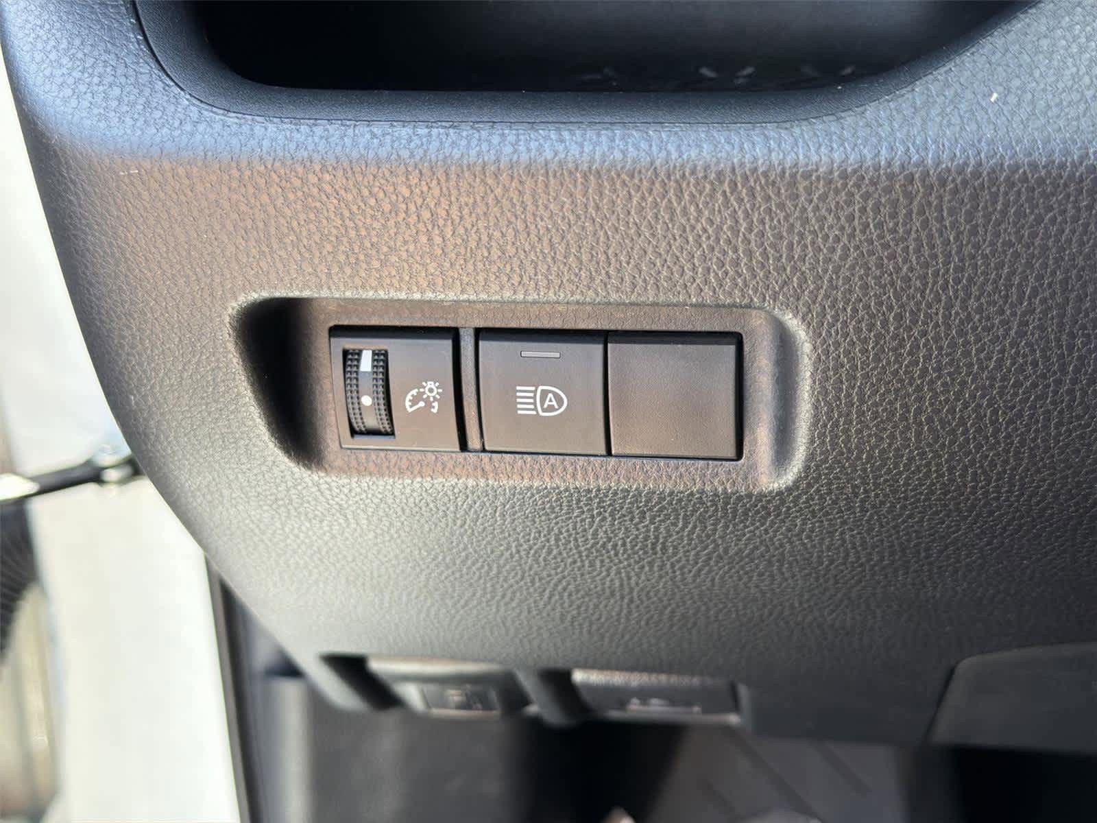 Used 2022 Toyota RAV4 XLE FWD image 38