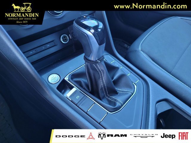 Used 2022 Volkswagen Taos SE w/ Panoramic Sunroof Package FWD image 12