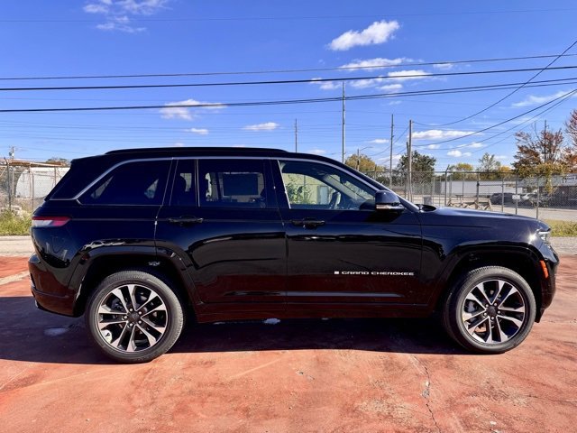 New 2025 Jeep Grand Cherokee Overland w/ Luxury Tech Group IV image 4