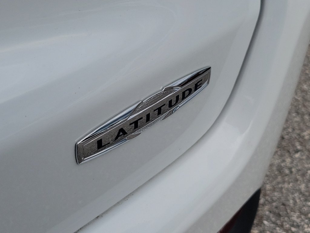 Used 2024 Jeep Compass Latitude AWD/4WD image 7