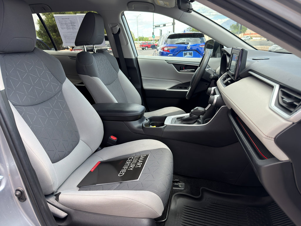Used 2021 Toyota RAV4 XLE w/ Carpet Mat Package (TMS) AWD/4WD image 13