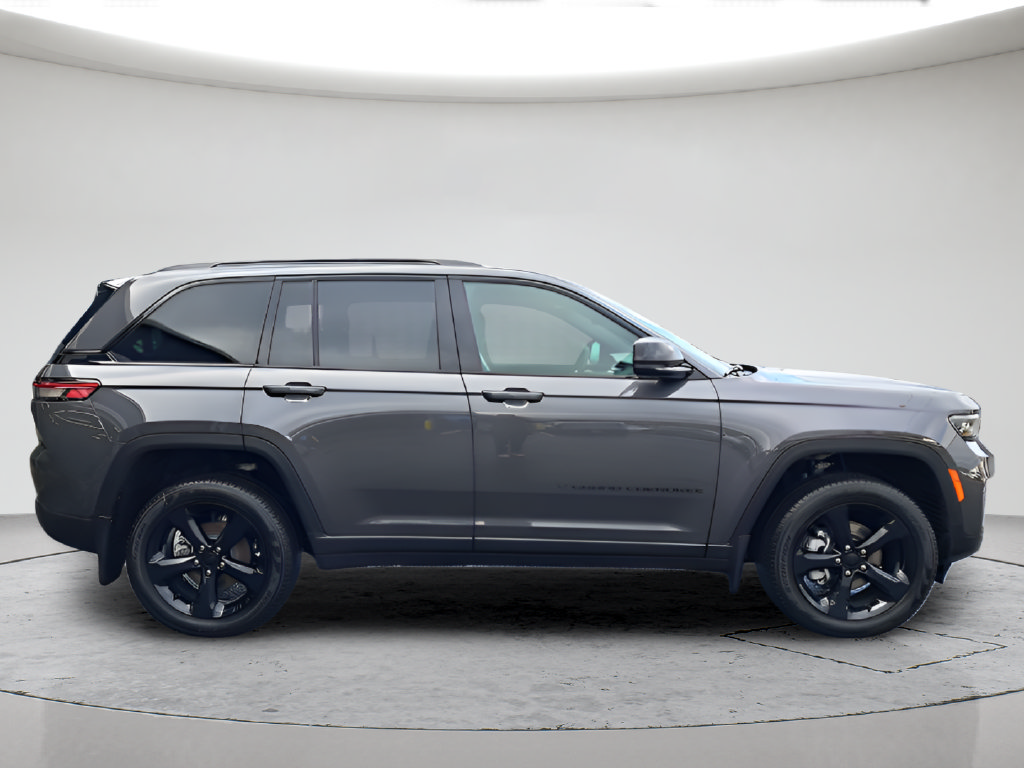 New 2025 Jeep Grand Cherokee Limited w/ Black Appearance Package AWD/4WD image 4