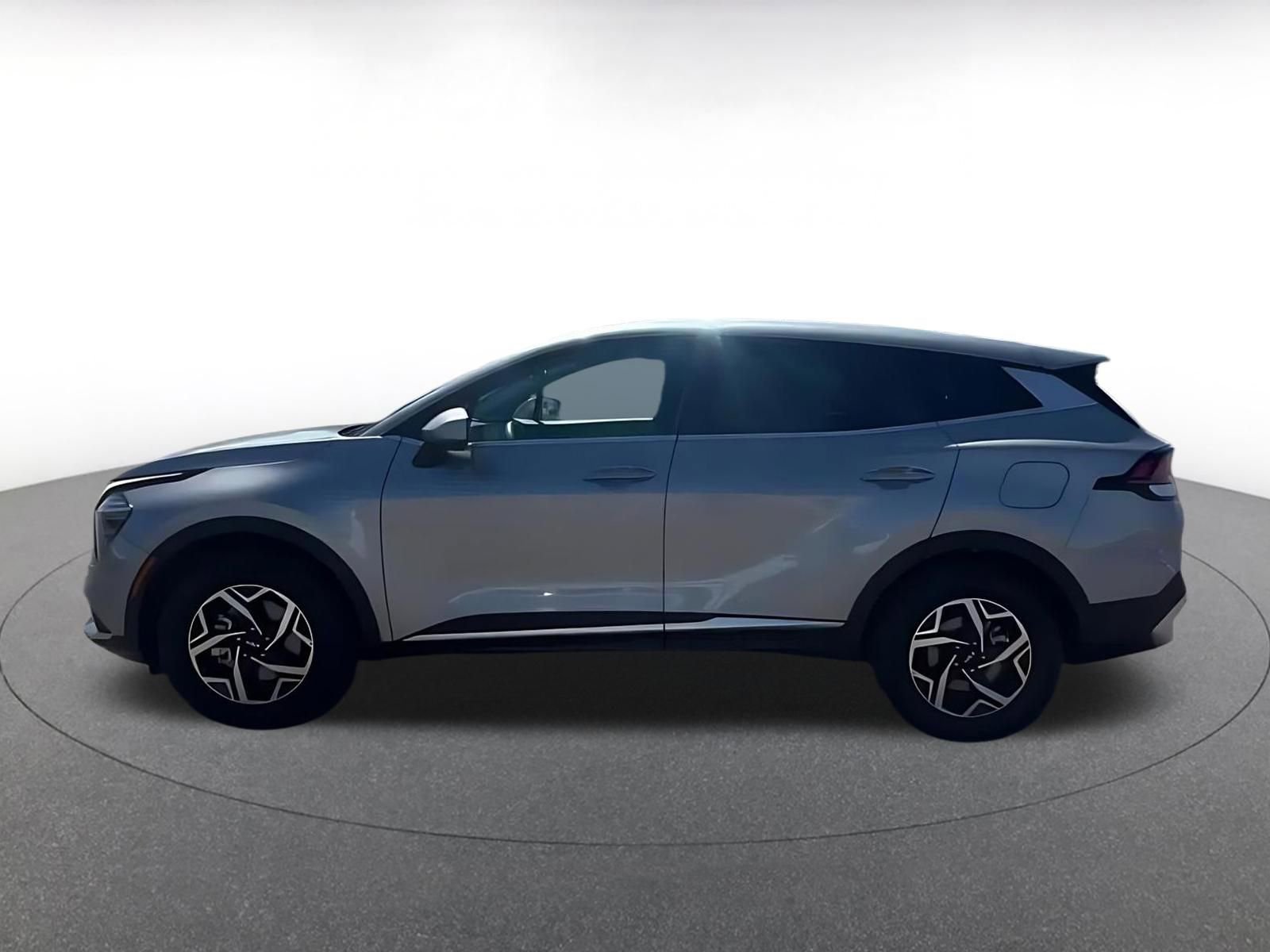 Used 2025 Kia Sportage LX FWD image 9