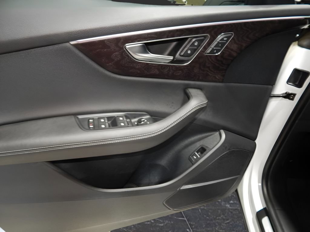 Used 2023 Audi Q8 Premium Plus image 13