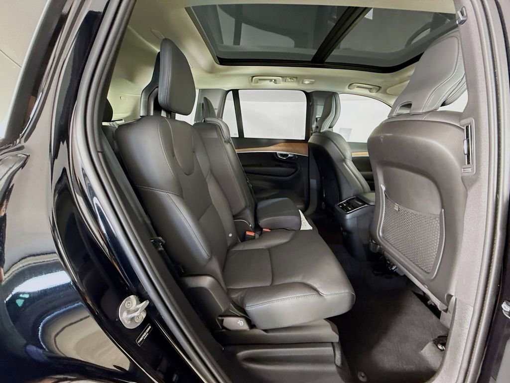 Certified 2025 Volvo XC90 B6 Plus image 28