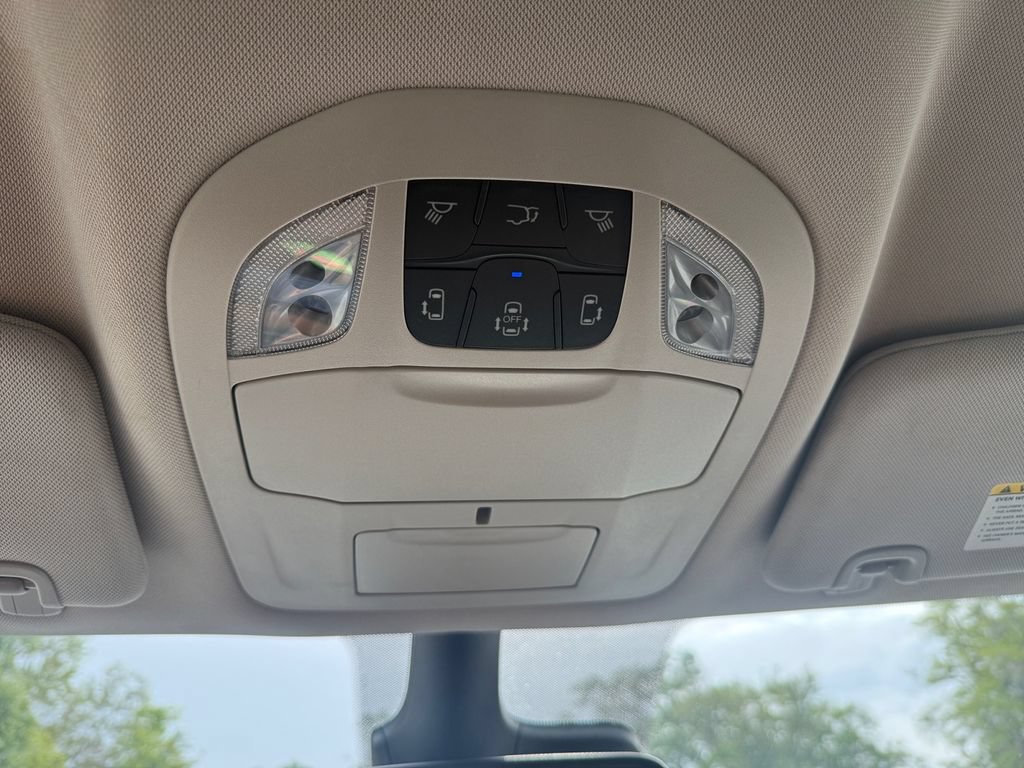 Used 2023 Chrysler Voyager LX FWD image 25