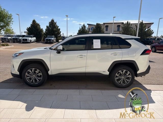 Used 2022 Toyota RAV4 XLE Premium AWD/4WD image 6