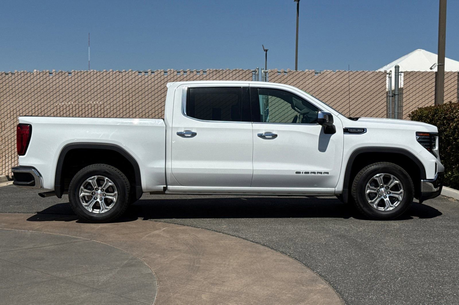 Certified 2025 GMC Sierra 1500 SLT RWD image 3