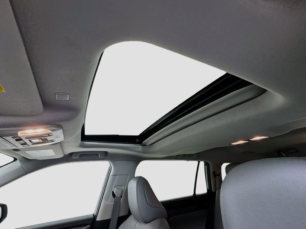 Used 2022 Toyota Highlander Limited image 12