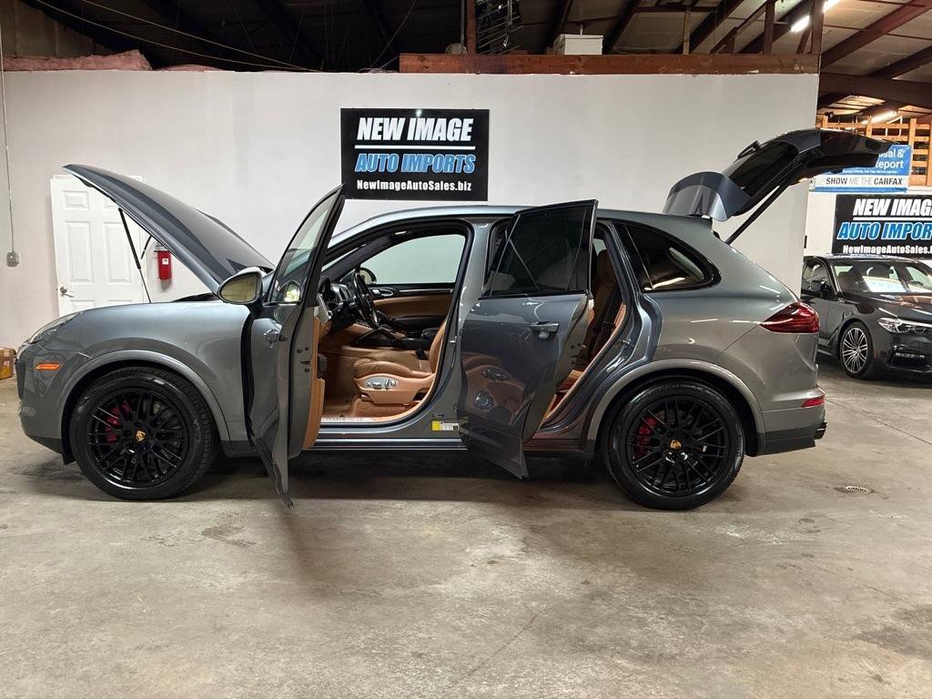 Used 2016 Porsche Cayenne Turbo image 15