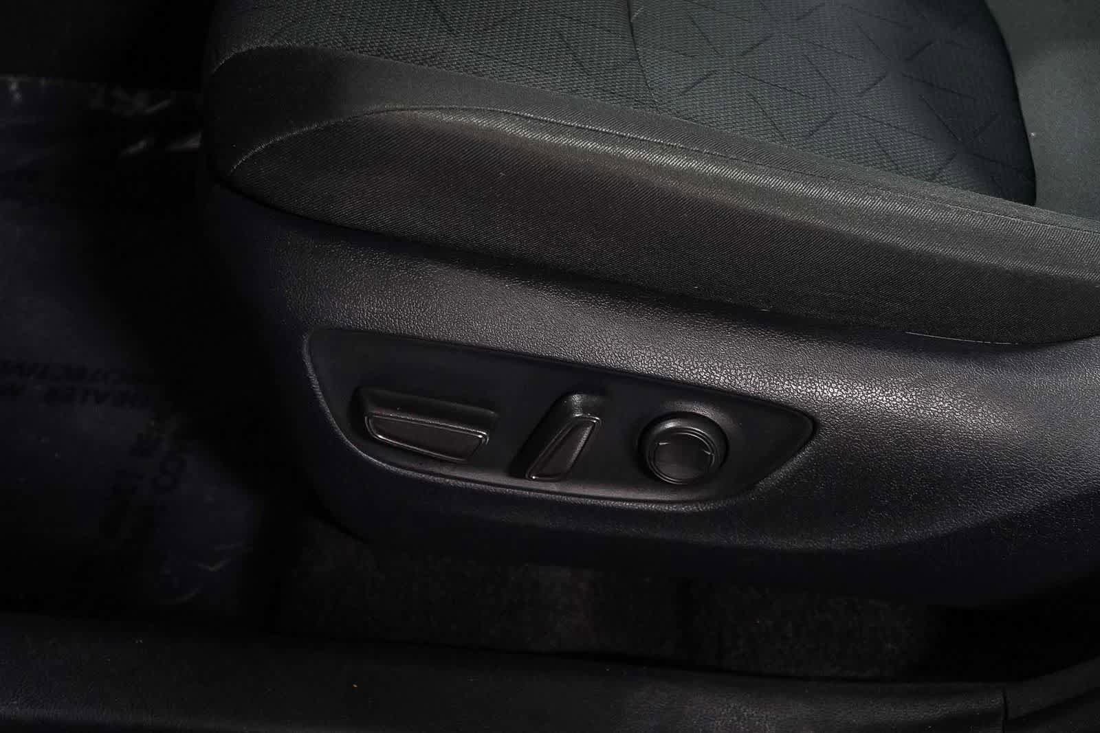 Certified 2025 Toyota RAV4 XLE FWD image 24
