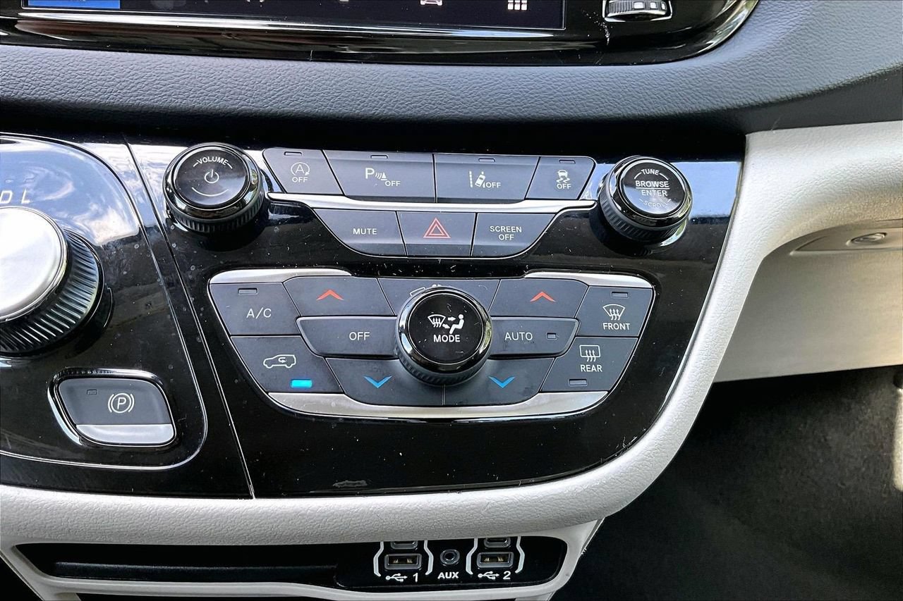 Certified 2023 Chrysler Pacifica Touring-L FWD image 17