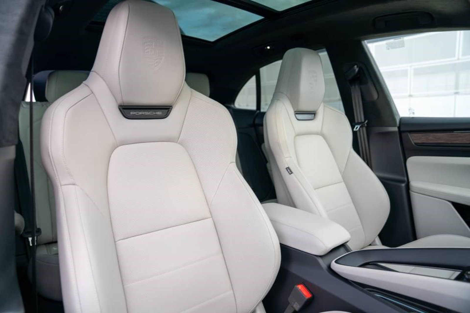 New 2026 Porsche Macan Turbo Electric AWD/4WD image 26