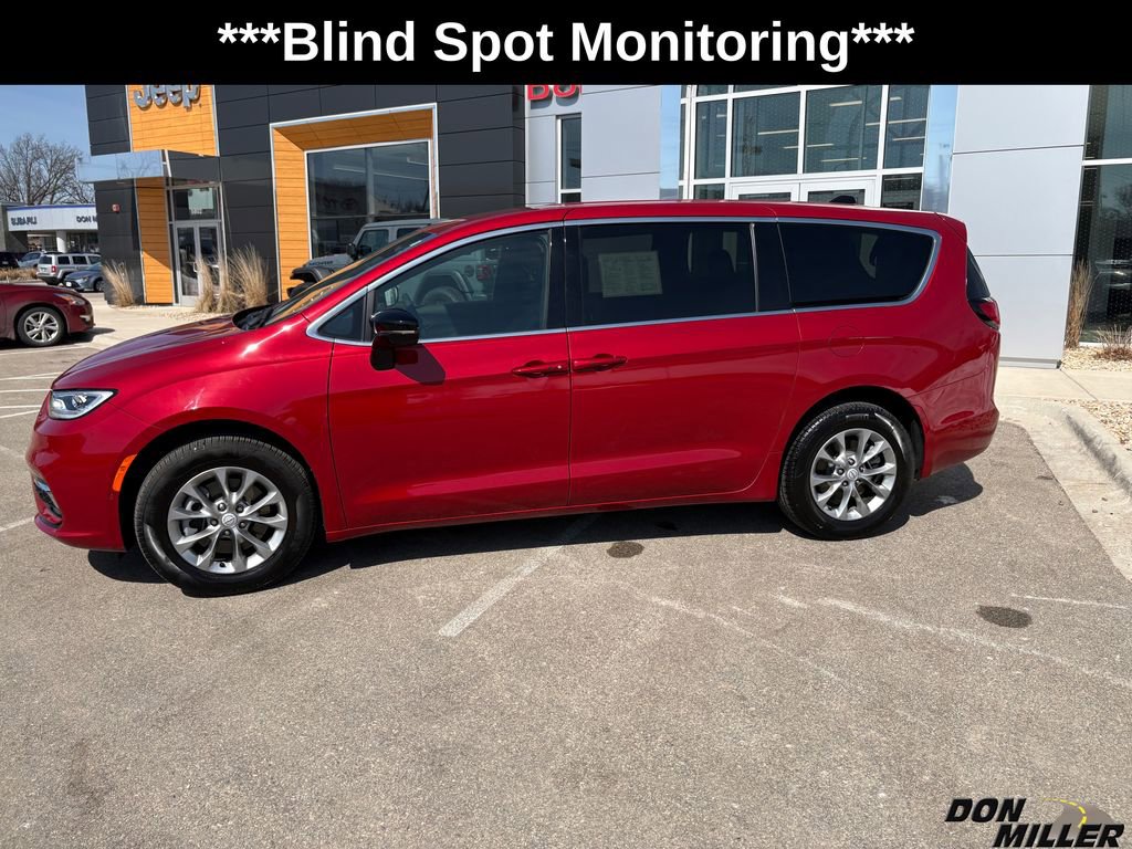 New 2026 Chrysler Pacifica Select image 5