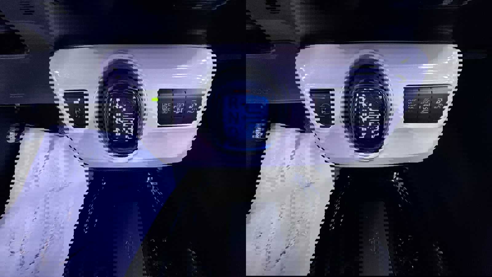 Used 2018 Toyota Prius Prime Premium image 30