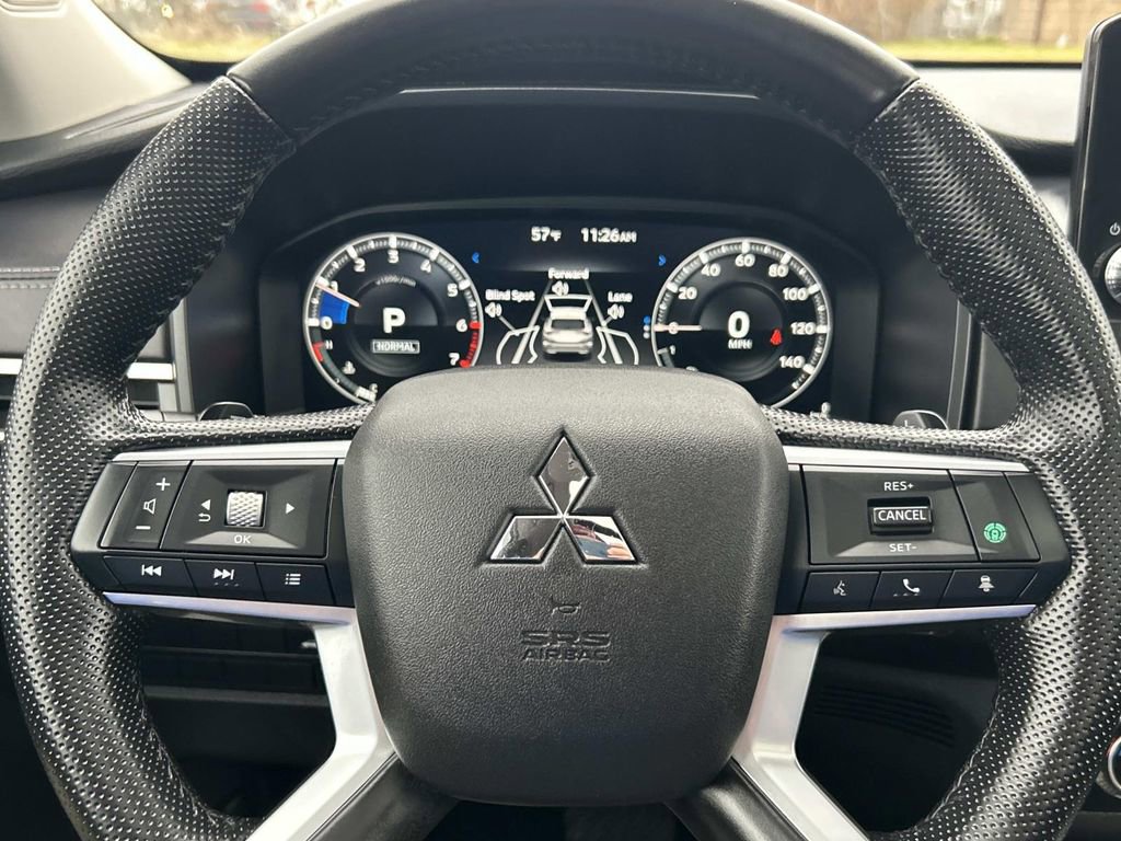 Used 2024 Mitsubishi Outlander SE image 35