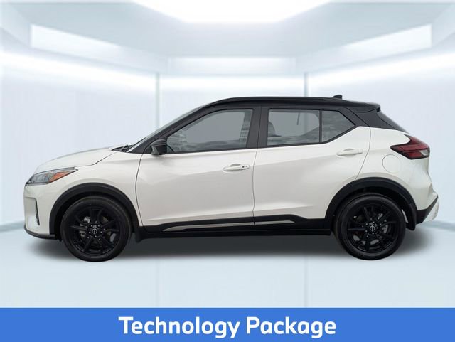 Used 2023 Nissan Kicks SR w/ SR Premium Package FWD image 2