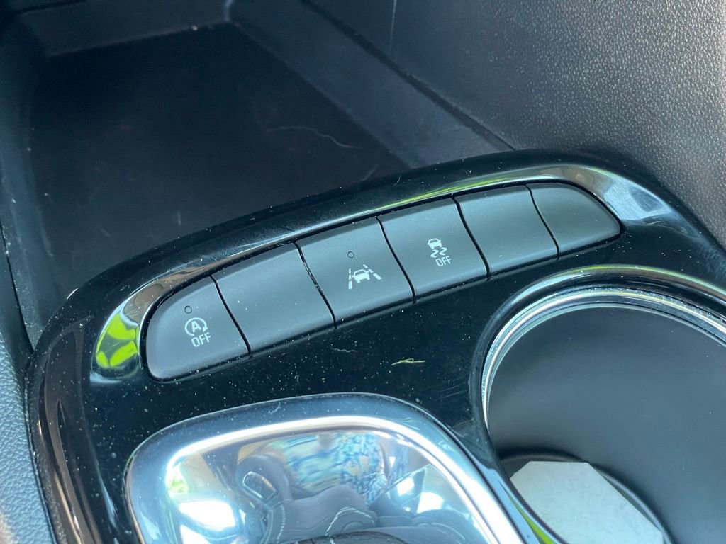Used 2022 Buick Encore GX Essence FWD image 22
