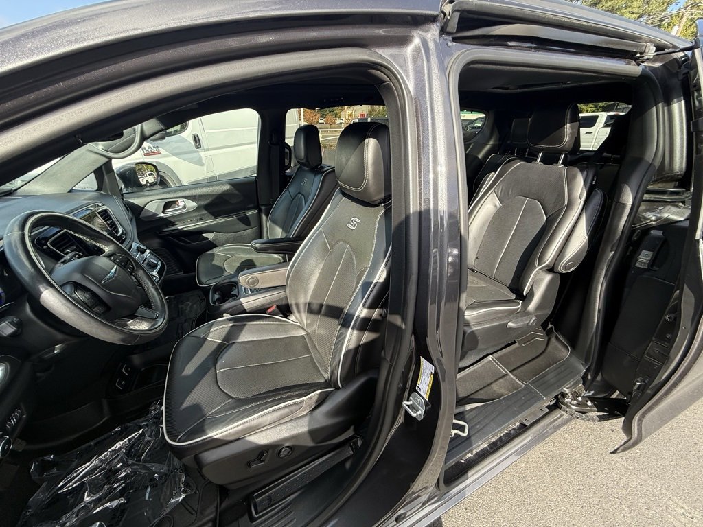 Used 2020 Chrysler Pacifica Limited w/ Advanced Safetytec Group image 19