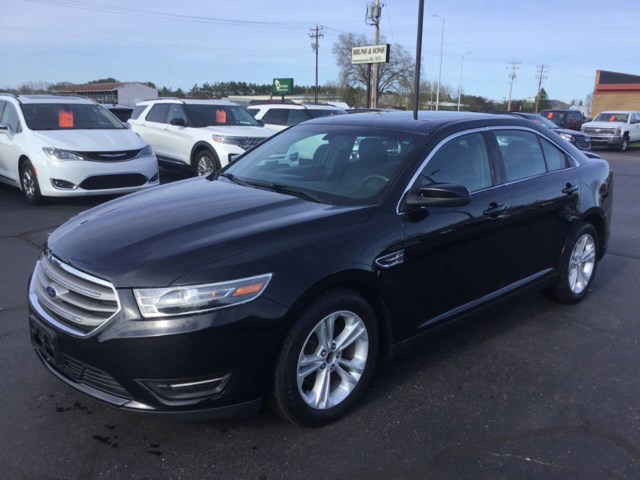 Used 2016 Ford Taurus SEL image 1