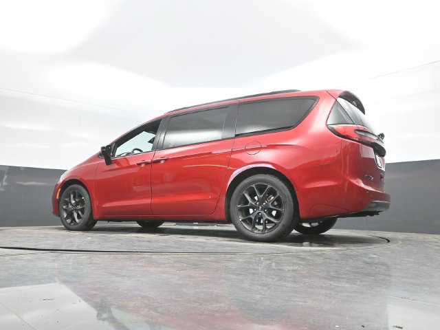 Used 2025 Chrysler Pacifica Limited FWD image 57