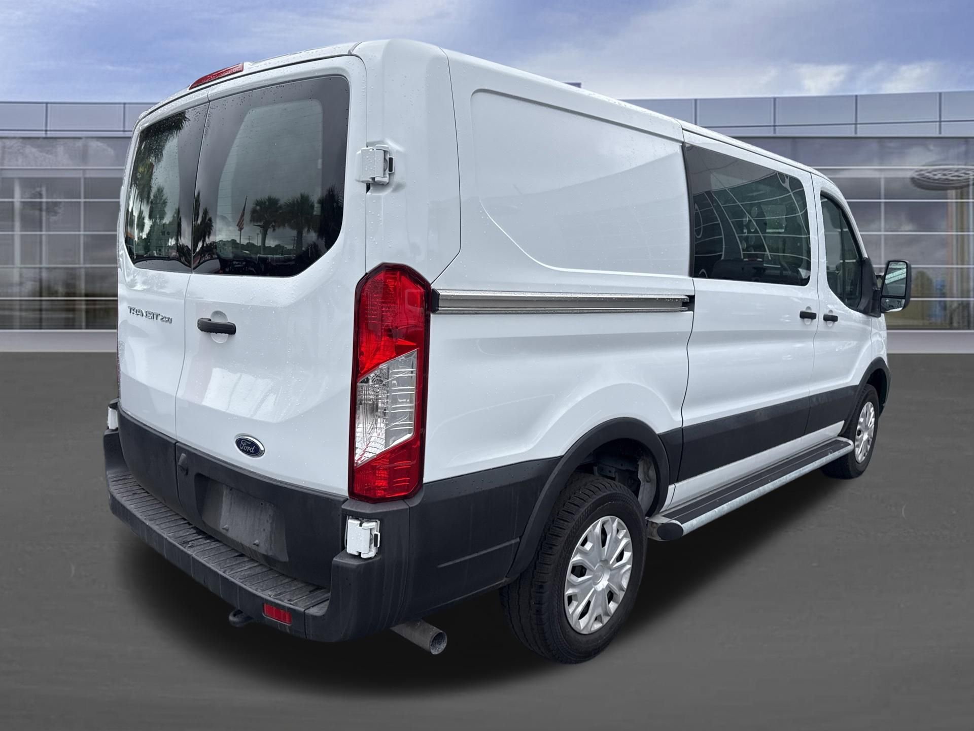 Used 2025 Ford Transit 250 Low Roof w/ Exterior Upgrade Package RWD image 4