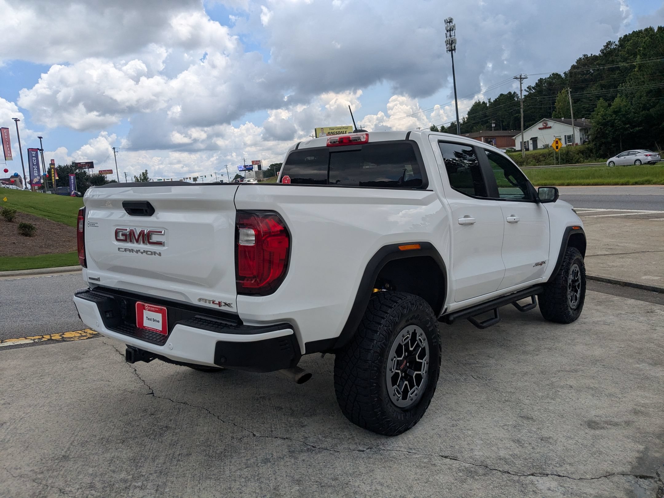 Used 2023 GMC Canyon AT4X w/ Edition 1 AWD/4WD image 5