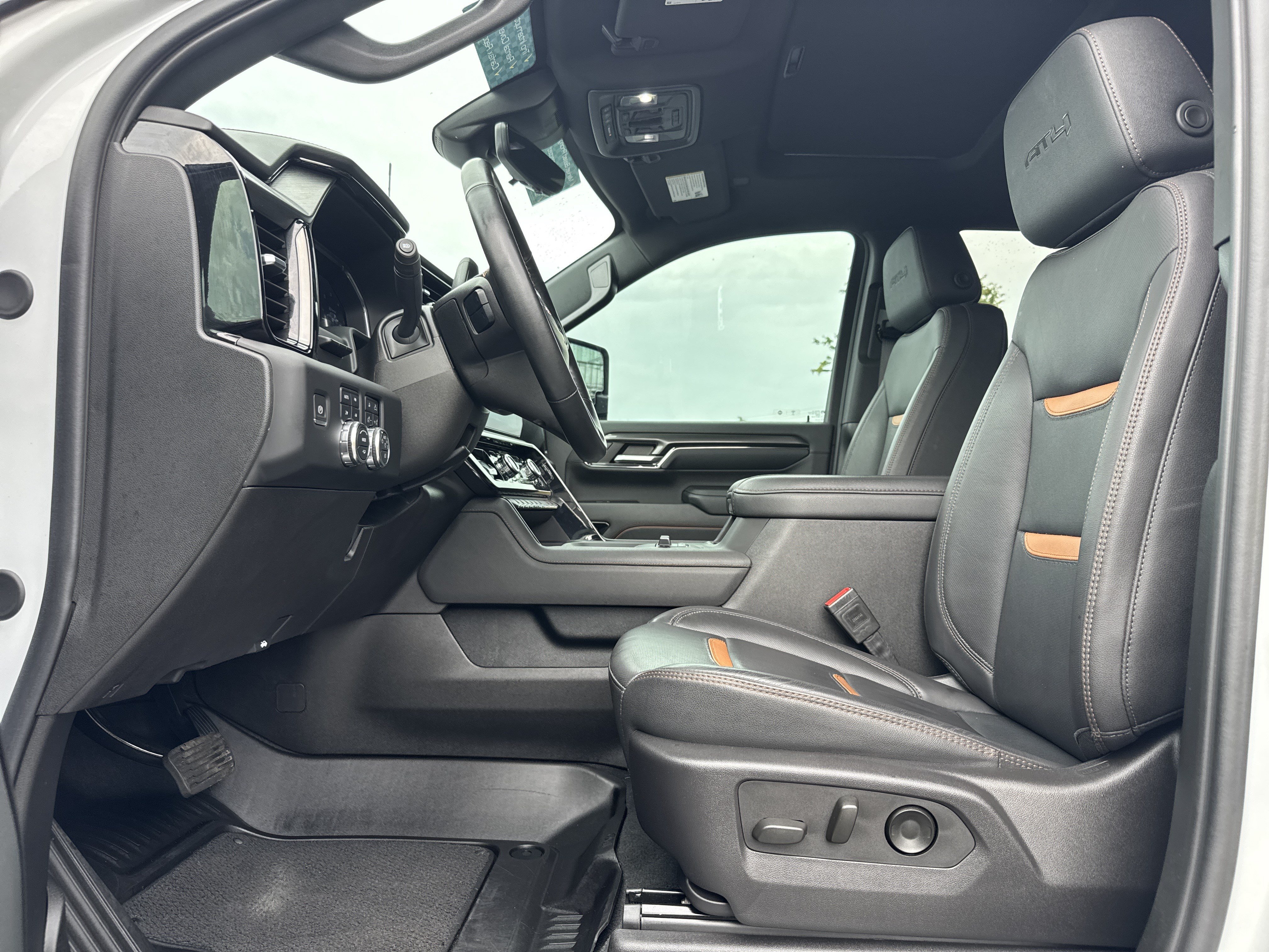 Used 2024 GMC Sierra 2500 AT4 w/ AT4 Premium Plus Package AWD/4WD image 17