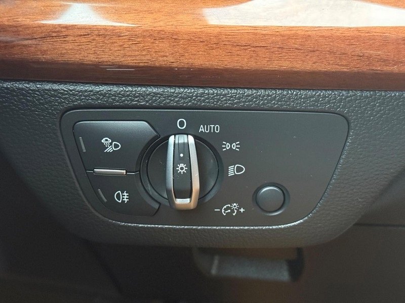 Used 2021 Audi Q5 2.0T Premium w/ Convenience Package image 29