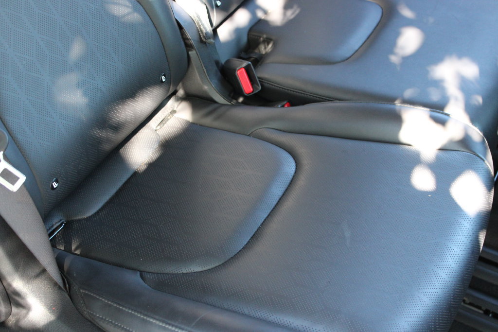 Used 2025 Kia Carnival FWD image 25