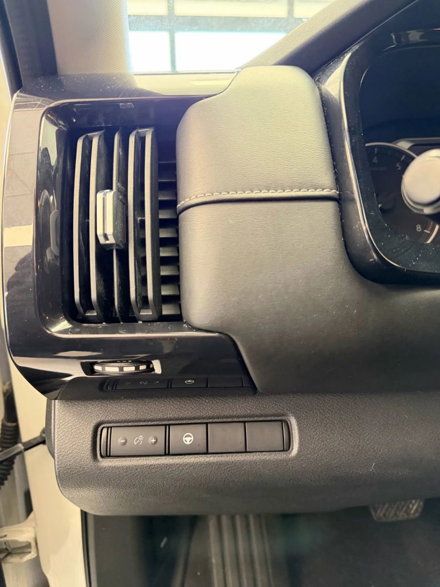 Used 2022 Nissan Pathfinder SV w/ SV Black Package image 26