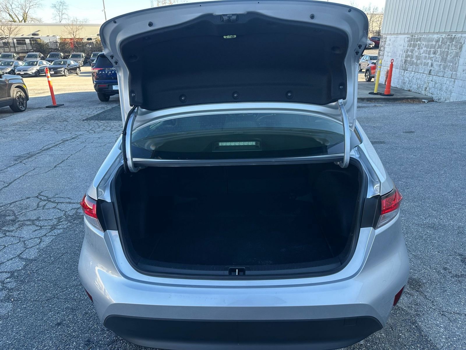 Used 2025 Toyota Corolla Hybrid Sedan image 29