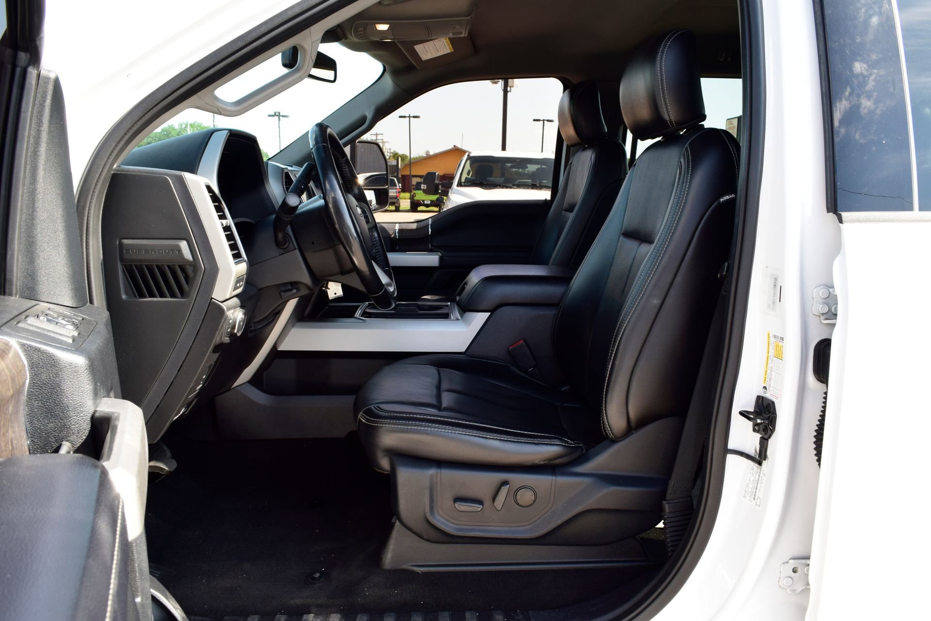 Used 2021 Ford F250 Lariat w/ Lariat Value Package AWD/4WD image 17