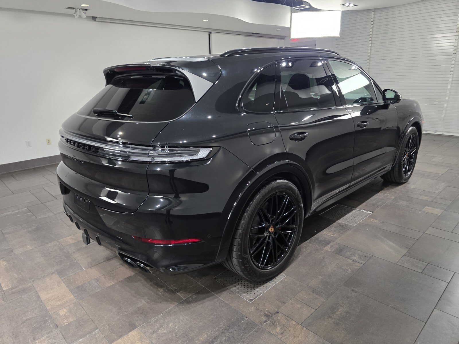 Used 2025 Porsche Cayenne GTS AWD/4WD image 26